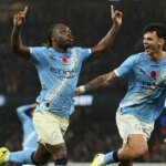 Jeremy Doku oslavuje po strelení gólu proti Liverpoolu