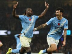 Liverpool OPÄŤ pošmykol, keď Jeremy Doku inšpiroval Man City k obrovskému víťazstvu – 5 bodov Jeremy Doku oslavuje po strelení gólu proti Liverpoolu