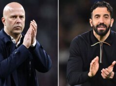 Liverpool a Man Utd majú po reprezentačnej prestávke obrovskú výhodu nad súpermi Holandský manažér Liverpoolu Arne Slot (vľavo) a portugalský hlavný tréner Manchestru United Ruben Amorim (vpravo)