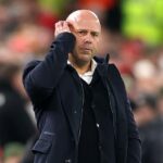 Arne Slot je zatiaľ v Liverpoole v bezpečí napriek katastrofálnej zlej forme bojujúceho klubu