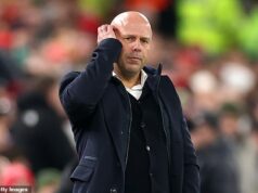 Liverpool odvážne hovorí o budúcnosti Arneho Slotu, pretože tlak na neohrozeného manažéra rastie po tom, čo dohliadal na DEVIŤ prehier počas posledných 12 zápasov na šampionáte Arne Slot je zatiaľ v Liverpoole v bezpečí napriek katastrofálnej zlej forme bojujúceho klubu