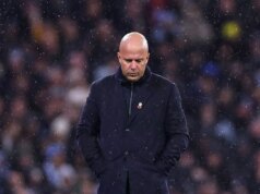 Liverpool povedal, že letný predaj je veľká chyba, pretože Arnemu Slotovi chýba „absolútne brilantná“ hviezda Arne Slot