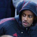 Alexander Isak sa pozerá