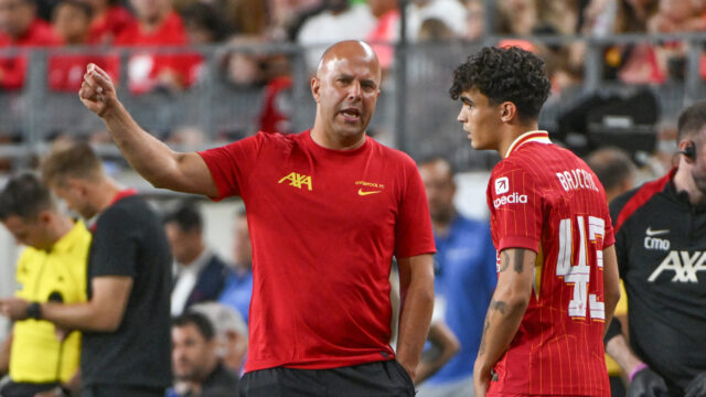 Liverpool utrpel ďalšiu veľkú porážku, keďže Manchester United dominuje
