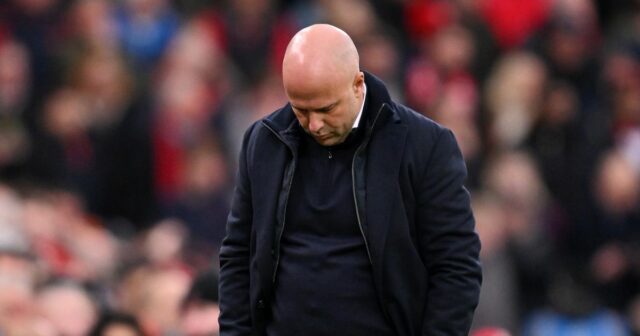 Liverpool „volal náhradu Arneho Slotu“, keď sledoval Leeds vs Aston Villa
