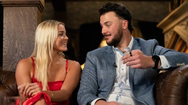 Livvy Dunne oslavuje víťazstvo Paula Skenesa Cy Younga
