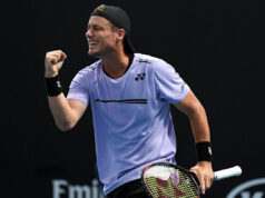 Lleyton Hewitt a jeho syn Cruz prehrali štvrťfinálovú štvorhru v Austrálii Download app from appStore