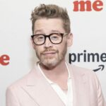 Macaulay Culkin ako Kevin vo filme Sám doma 1990 (obrázok cez Prime Video) Macaulay Culkin