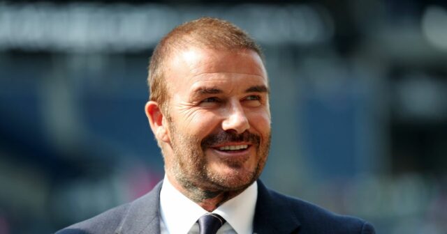 David Beckham, spolumajiteľ Interu Miami CF, sleduje pred finálovým zápasom Ligového pohára medzi Seattle Sounders a Inter Miami CF na ihrisku Lumen Field 31. augusta 2025 v Seattli, Washington.