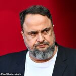 V stredu sa v Aténach začal proces proti Evangelosovi Marinakisovi, ktorý je obvinený z podnecovania futbalového násilia a podpory zločineckej organizácie v Grécku.