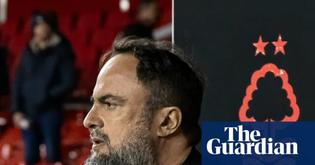 Majiteľ lesa prisahá, že pomôže po tom, čo sa fanúšik Majiteľ lesa prisahá, že pomôže po tom, čo sa fanúšik vážne zranil pri útoku nožom na vlak Huntingdon | Nottinghamský les