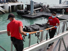 Malajzia našla ďalšie telá z prevrátenej lode Rohingov s utečencami | Rohingovia Malajzia našla ďalšie telá z prevrátenej lode Rohingov s utečencami | Rohingovia