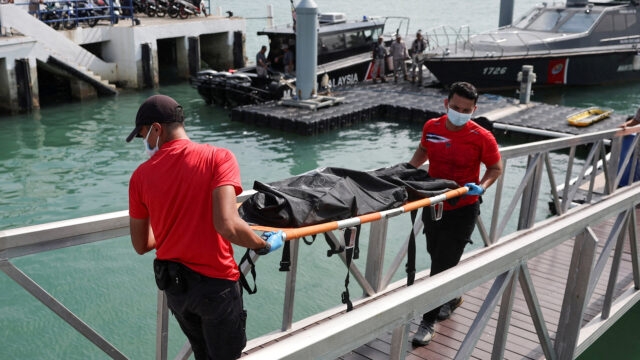 Malajzia našla ďalšie telá z prevrátenej lode Rohingov s utečencami Malajzia našla ďalšie telá z prevrátenej lode Rohingov s utečencami | Rohingovia