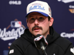 Mama Davisa Schneidera Elena si pripomína výročie úmrtia svojho prvorodeného syna dojemnou poctou logo pochodového šialenstva