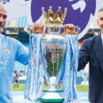 Pep Guardiola stojí v daždi