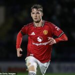 Man United povolal do svojho tímu syna Darrena Fletchera, aby sa postavil Tottenhamu, aby zachránil svoj 88-ročný rekord v akadémii - po zranení hviezdy v strede poľa.