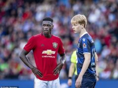 Man United žaluje bývalá hviezda za 1 MILION £: Objavili sa nové podrobnosti o súdnom spore bývalého hráča kvôli tvrdeniam, že klub mu spôsobil „vážne“ dlhodobé problémy „nevhodným“ zranením predtým, ako odišiel na bezplatný prestup Axel Tuanzebe, produkt akadémie Man United, podal v júli žalobu na Najvyšší súd.