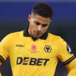 MANCHESTER, ANGLICKO - 20. apríla: Joao Gomes z Wolverhamptonu Wanderers počas zápasu Premier League medzi Manchester United FC a Wolverhampton Wanderers FC na Old Trafford 20. apríla 2025 v anglickom Manchestri. (Foto od MB Media/Getty Images)