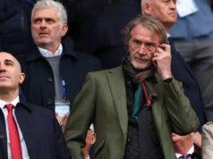 Man Utd dal zelenú šokovému plánu na vstup na nový športový trh v hodnote 44 miliárd libier Majiteľ Manchestru Utd Sir Jim Ratcliffe počas zápasu Premier League medzi Manchestrom City a Manchestrom United na Etihad Stadium.