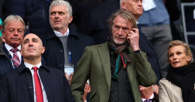 Man Utd dal zelenú šokovému plánu na vstup na nový Majiteľ Manchestru Utd Sir Jim Ratcliffe počas zápasu Premier League medzi Manchestrom City a Manchestrom United na Etihad Stadium.