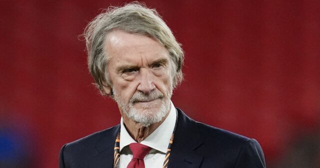 Man Utd dostal 44 miliárd £ na trhový plán Sira Sir Jim Ratcliffe stojí na ihrisku.