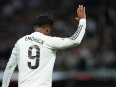 Man Utd povedal, ako podpísať Endrickovu alternatívu prestupu po rozhodnutí Realu Madrid Endrick so zdvihnutou rukou počas zápasu