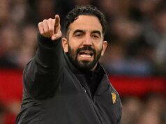 Man Utd povedal prestupu, že ich „posúva na ďalšiu úroveň“ a klub ich nedokáže zastaviť LONDÝN, ANGLICKO - 8. NOVEMBRA: Matthijs de Ligt z Manchestru United (3L) oslavuje so spoluhráčmi zo strelenia druhého gólu svojho tímu počas zápasu Premier League medzi Tottenhamom Hotspur a Manchestrom United na štadióne Tottenham Hotspur 8. novembra 2025 v Londýne v Anglicku. (Foto: Julian Finney/Getty Images)