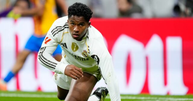 Man Utd zasiahol Endrick prestupovou realitou, keď súperi z Premier Endrick stredný útočník Realu Madrid a Brazílie reaguje počas zápasu La Liga EA Sports medzi Real Madrid CF a Valencia CF na Estadio Santiago Bernabeu 1. novembra 2025 v Madride v Španielsku.