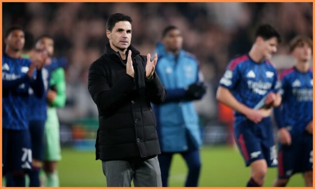 Mikel Merino oslavuje gól za Arsenal