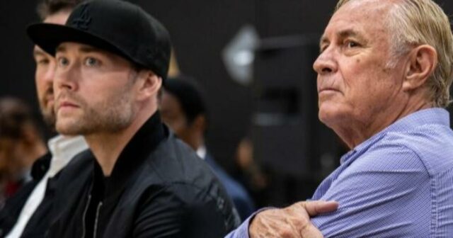 Manažéri Joey a Jesse Buss vyhodili Lakers
