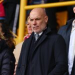 Šéfovia Premier League tlačili na Howarda Webba, aby zmenil VAR