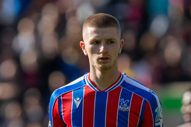 Manchester United naháňa troch anglických stredopoliarov, aby posilnili káder
