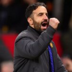 Manažér Manchestru United Ruben Amorim oslavuje víťazstvo 4:2 počas zápasu Premier League medzi Manchestrom United a Brighton & Hove Albion na Old Trafford 25. októbra 2025 v Manchestri v Anglicku.