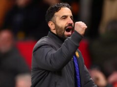 Manchester United povedal Rubenovi Amorimovi, že vďaka dvojitej dohode urobil „najlepší možný transfer“. Manažér Manchestru United Ruben Amorim oslavuje víťazstvo 4:2 počas zápasu Premier League medzi Manchestrom United a Brighton & Hove Albion na Old Trafford 25. októbra 2025 v Manchestri v Anglicku.