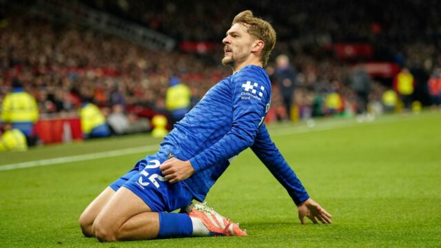 Manchester United prehral doma s Evertonom prvýkrát po 12 rokoch; Manchester United prehral doma s Evertonom prvýkrát po 12 rokoch; Gueye poslal po bizarnom incidente preč