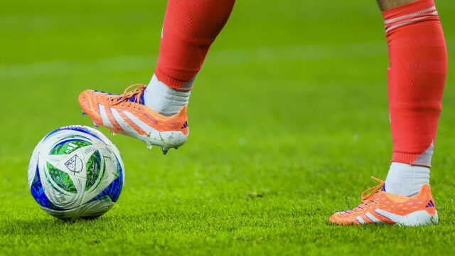 Manchester United sa pozerá na 17-ročného belgického obrancu, ktorý robí vlny v Eredivise
