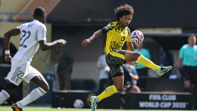 Manchester United sa pozerá na 23-ročného krídelníka Bundesligy; rokovania ešte nezačali
