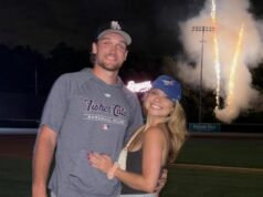 Manželka Brendona Little Emily reaguje, keď priateľka Treya Yesavagea Taylor Frick zdieľa víkendové zábery ECU s priateľom a priateľmi logo pochodového šialenstva