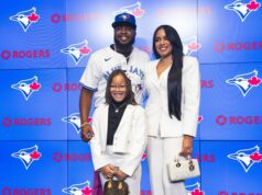 Manželka Maxa Scherzera Erica reaguje na štýlový vzhľad manželky Vladimira Guerrera Jr. Nathalie v elegantnom čiernom jednodielnom diele. logo pochodového šialenstva