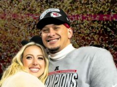Manželka Patricka Mahomesa Brittany predviedla rozkošné rodinné fotenie na Deň vďakyvzdania pred zápasom Chiefs‘ Week 13 vs. Cowboys logo pochodového šialenstva