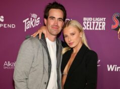 Manželka Shanea Biebera Kara oslavuje manželov návrat Blue Jays za 16 miliónov dolárov príjemným rande logo pochodového šialenstva