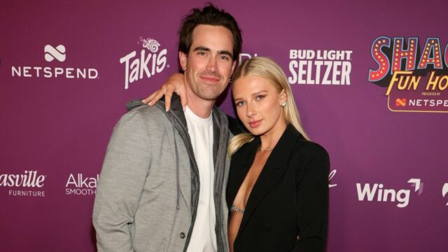 Manželka Shanea Biebera Kara oslavuje manželov návrat Blue Jays za logo pochodového šialenstva