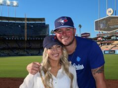 Manželka Ty France Maggie upustila od 4-slovného posolstva, keď Blue Jays 1B vyhral cenu Gold Glove v prvej kariére logo pochodového šialenstva