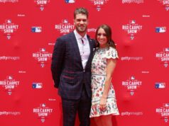 Manželky Zacka Wheelera, Nicka Castellanosa a ďalších posielajú sladké správy dcére Brycea Harpera Brooklyn v jej špeciálny deň logo pochodového šialenstva