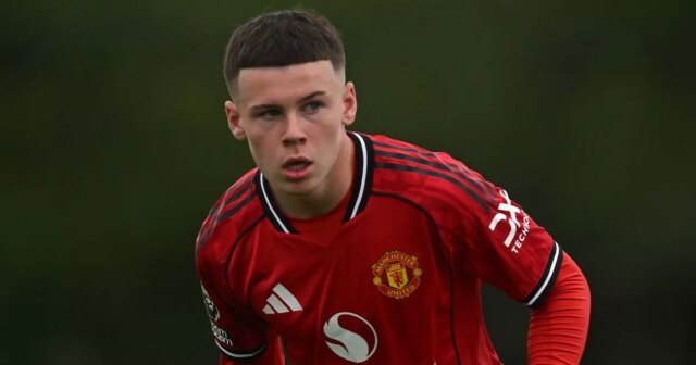 Marcus Rashford poslal správu od Kaia Rooneyho po smutnom priznaní MANCHESTER, ANGLICKO – 23. AUGUSTA: Kai Rooney z Manchestru United v akcii počas Premier League hráčov do 18 rokov medzi Manchester United U18 a Middlesbrough U18 na tréningovom ihrisku Carrington 23. augusta 2025 v anglickom Manchestri. (Foto: Anthony Devlin/Manchester United cez Getty Images)