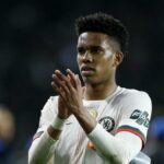 Maresca vyzýva Estevaa z Chelsea, aby ignoroval porovnania Lamine Yamal pred súbojom s Barcou