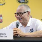 Mark Martin upustil od dvojslovnej reakcie, keď vypukol chaos v pretekoch NASCAR Championship