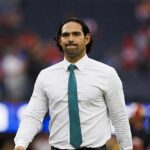 Mark Sanchez bol oficiálne prepustený zo strany Fox Sports mesiac po jeho zatknutí