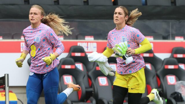 Mary Earpsová odpálila Wiegmana „bullsh*t“ po tom, čo Hampton „vykoľajil“ Anglicko „zlým správaním“
