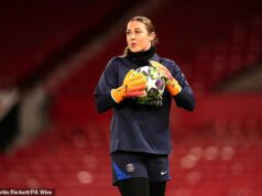 Mary Earpsová priznáva, že po explozívnom autobiografickom páde očakáva po návrate do Man United buchot – keďže bývalá anglická jednička sa pripravuje na návštevu Ligy majstrov s PSG. Mary Earpsová hovorí, že očakáva, že bude vypískaná pri svojom stredajšom návrate do Man United